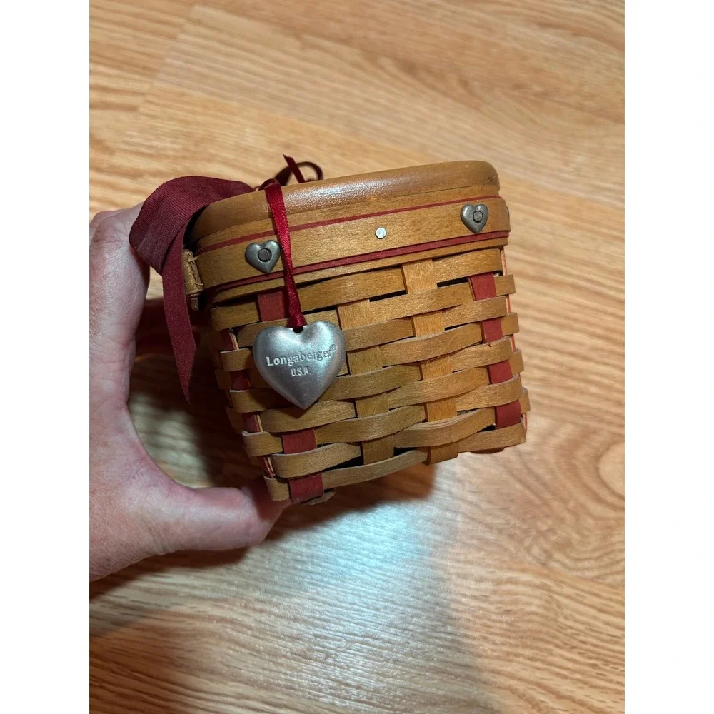 Longaberger 2002 Handwoven Square Basket Wood Lid Liner Protector Heart Charm